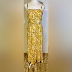 Leaf Patterned Rayon Blend Fabric Maxi Dress with Pockets 
Size Small